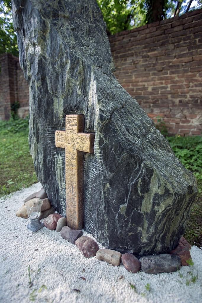 Ivan Erben, kamenické práce, nahrobní kámen, kolínský hřbitov